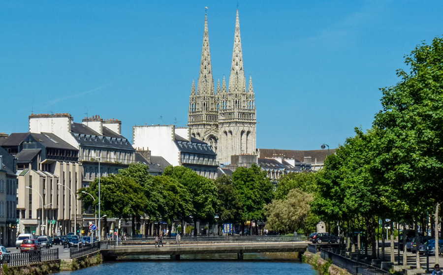 <STRONG>QUIMPER - LA CATHEDRALE</STRONG>